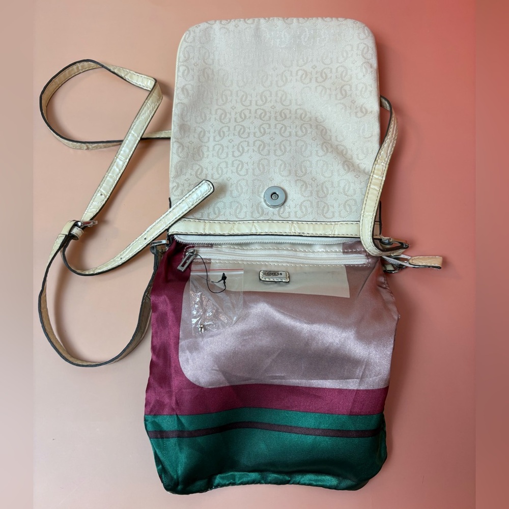 Vintage Guess Y2K Crossbody Bag